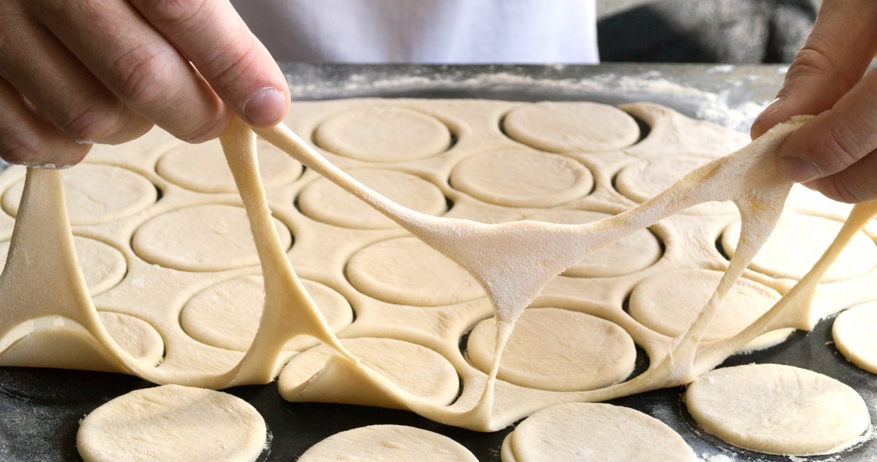 Perfect dough for dumplings. It comes out tender and holds the stuffing well