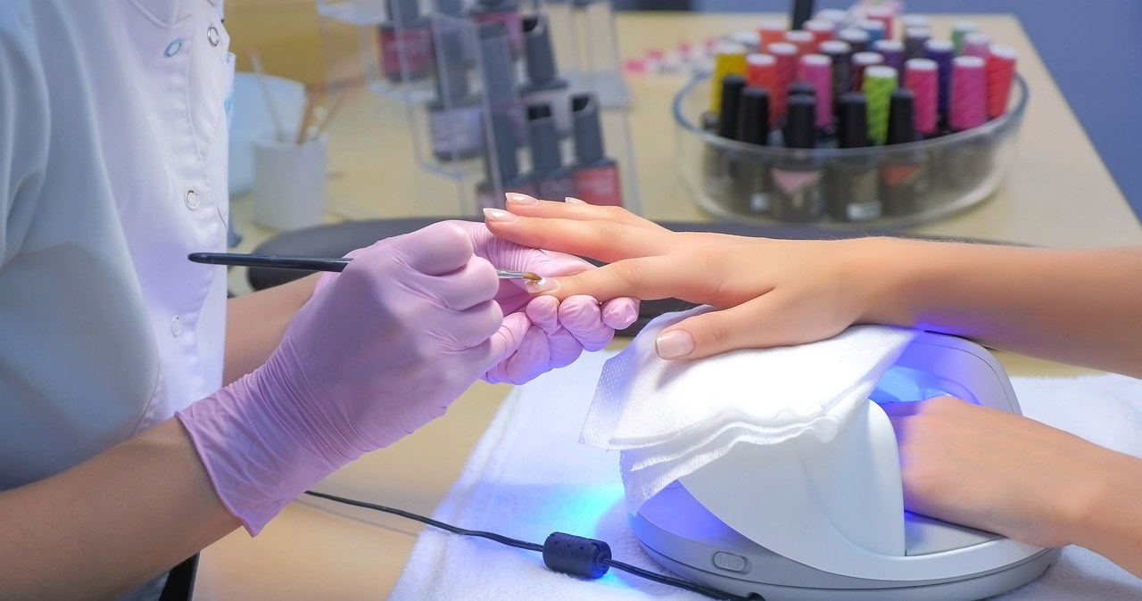 Such nails will attract the attention of all guests. You'll get nothing but compliments