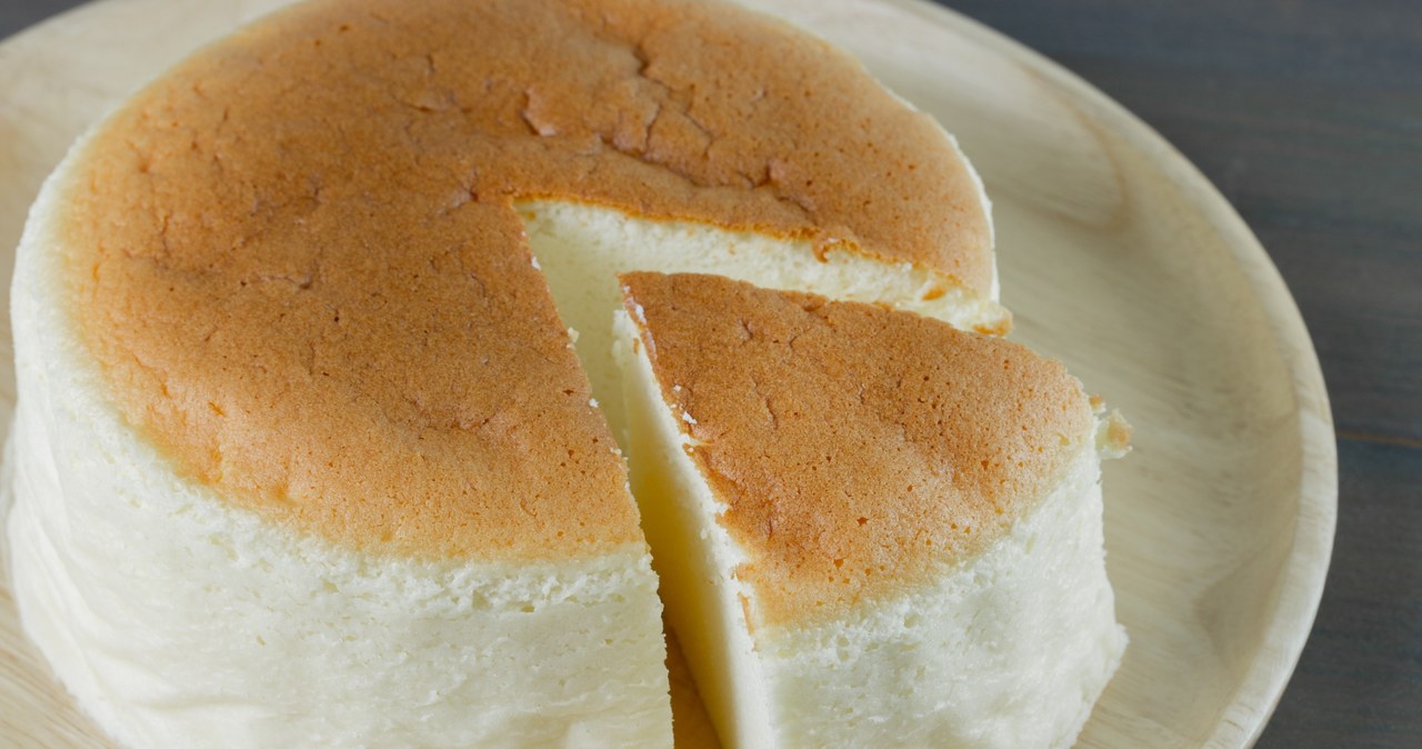 Tall, fluffy, delicate and without a gram of flour. Cheesecake Cloud will be a hit for the holidays