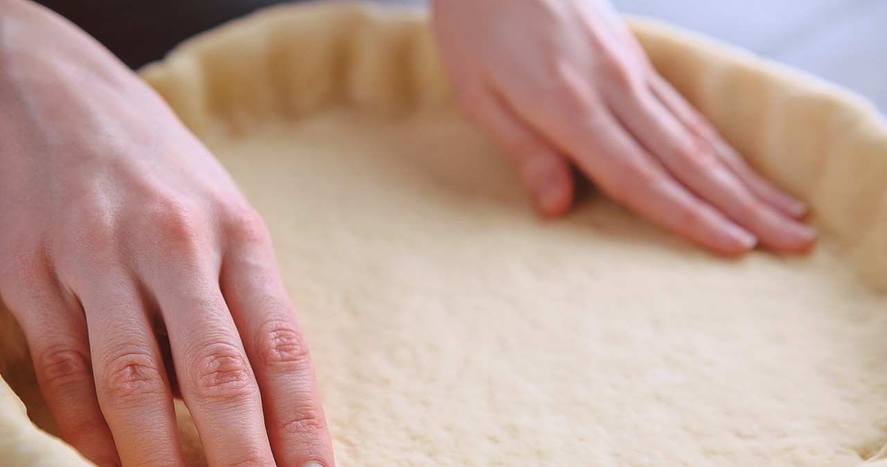 The best shortcrust pastry without stains, from Sister Anastazja's recipe. Perfect for cheesecake and poppy seed cake
