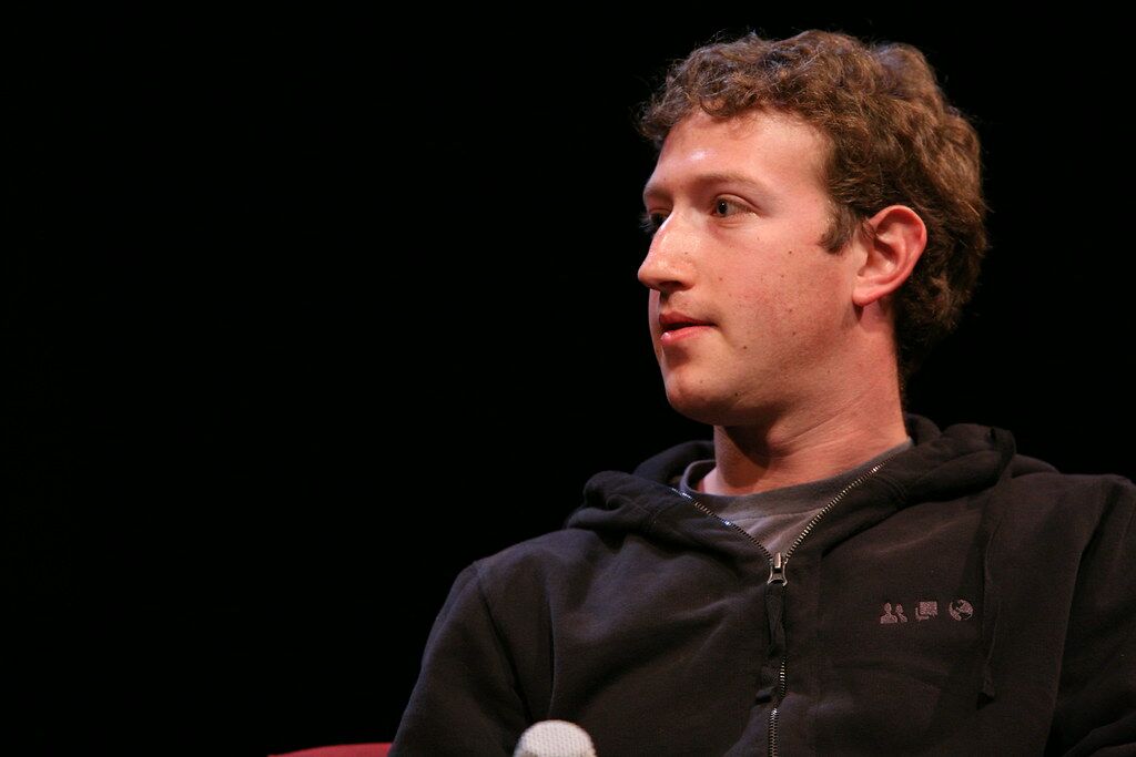 Zuckerberg announces “the next big IT platform” (which will replace cell phones)
