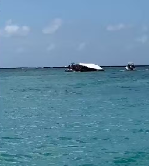 Catamaran sinks during a trip at sea in Maragogi, in Alagoas; one person died