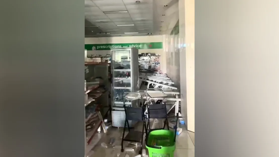 Crushed cars, destroyed buildings, a trail of destruction across the entire island. Earthquake that shook Vanuatu has already had dozens of aftershocks