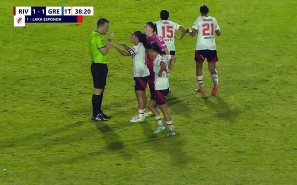 River Plate player imitates a monkey for a ball boy