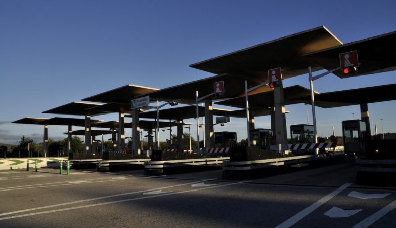 Tolls are no more, but the porticoes still threaten. Are they “temptation” for the government?