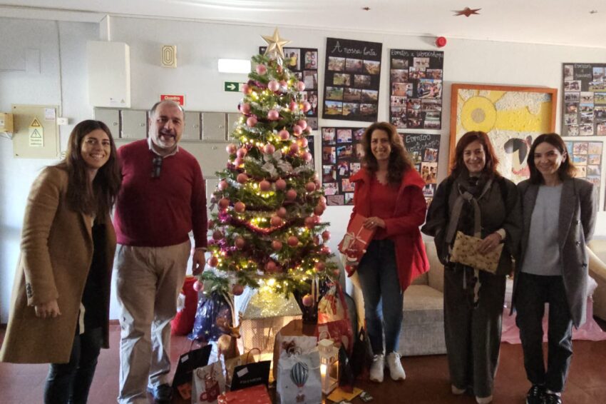 CCDR Algarve employees spread Christmas joy to children and young people in care