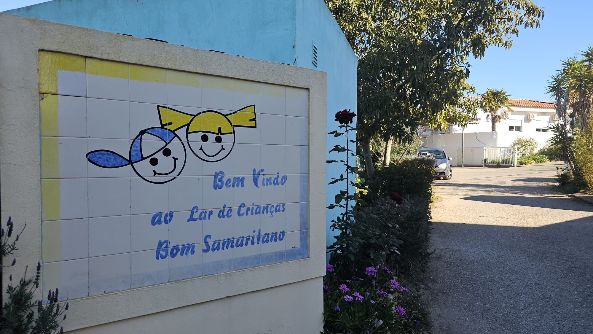 CCDR Algarve employees spread Christmas joy to children and young people in care