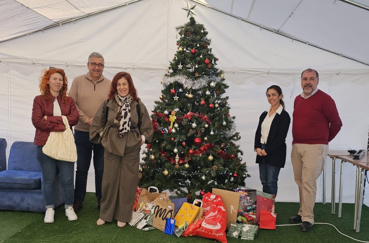 CCDR Algarve employees spread Christmas joy to children and young people in care