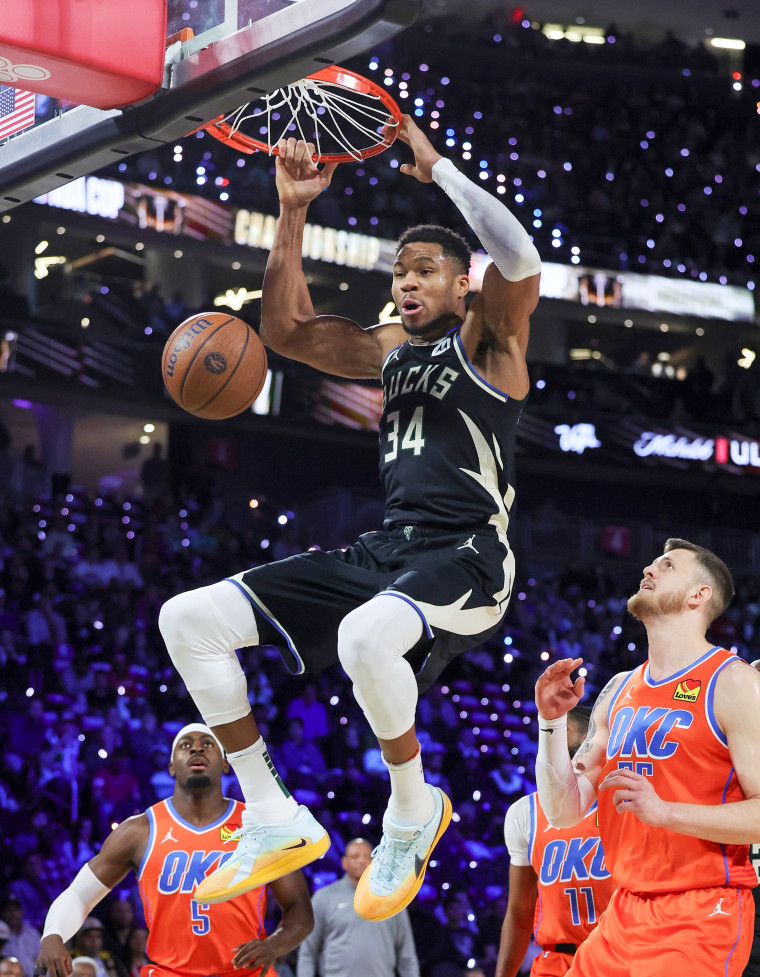 Image: Milwaukee Bucks v Oklahoma City Thunder: Championship - Emirates NBA Cup 2024 Giannis Antetokounmpo dunk