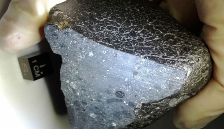 “Black Beauty”. Meteorite discovered in 2011 turns out to have traces of water on Mars