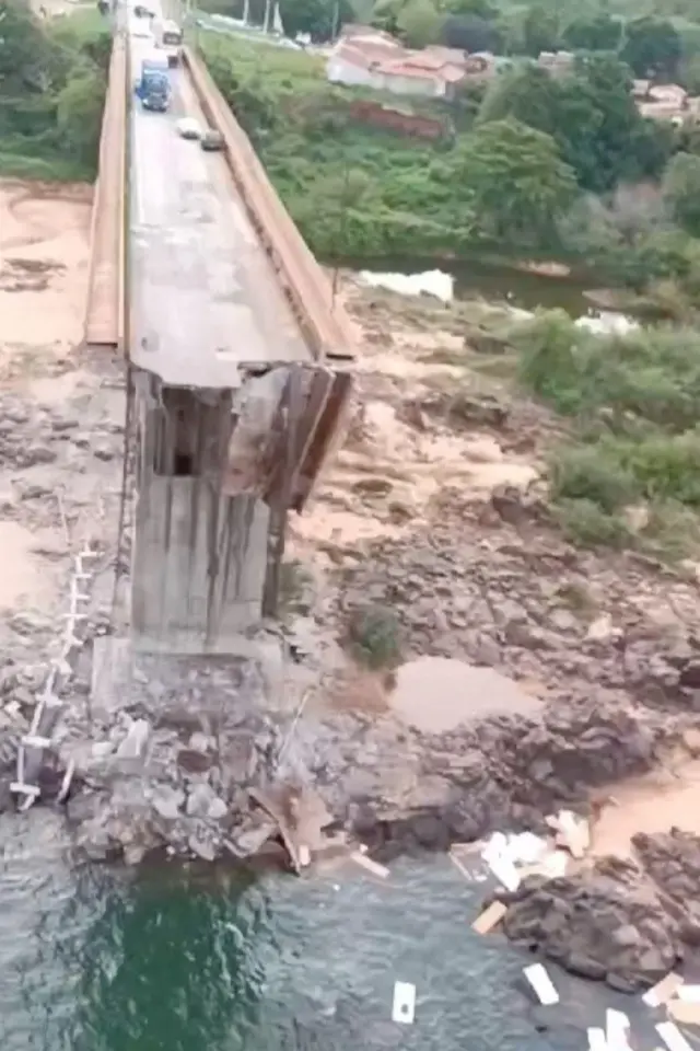 Area image shows bridge that collapsed