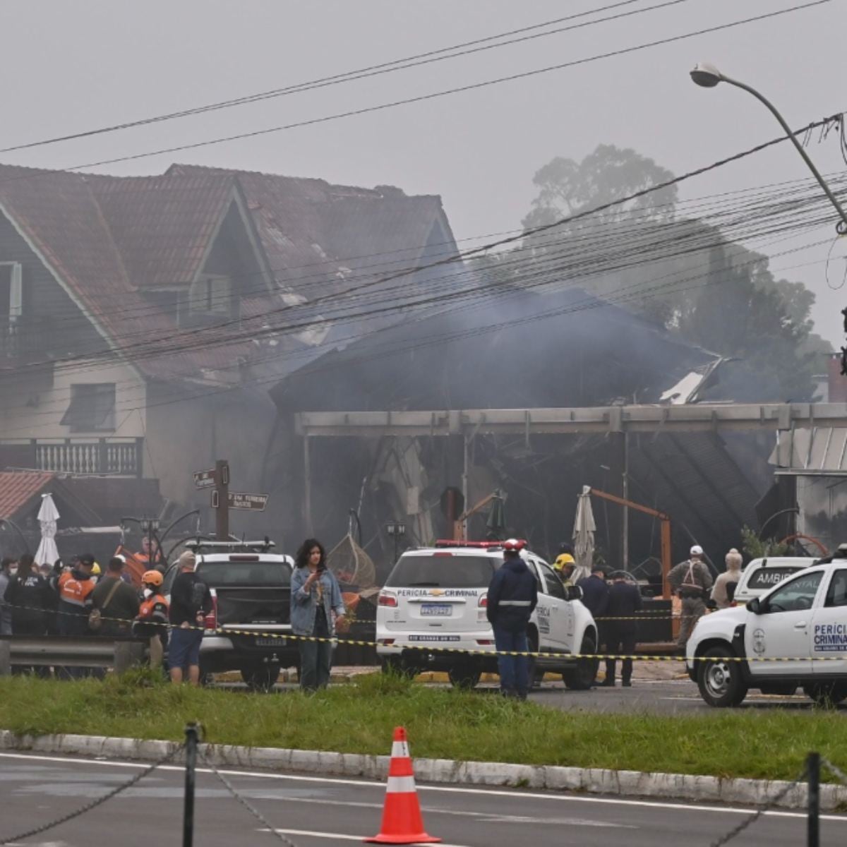 Roof of guesthouse hit by plane in Gramado is at risk of collapsing