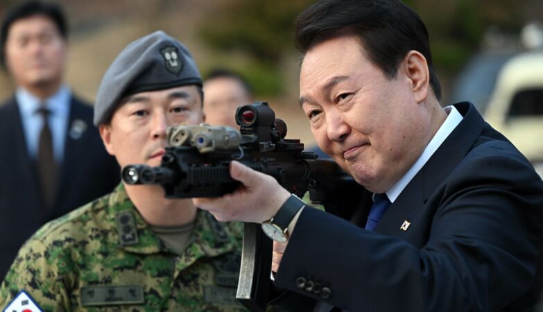 Former Defense Minister detained. South Korean president promised to withdraw