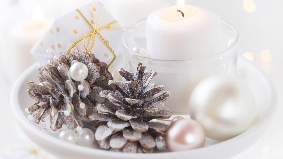 Elegant Christmas centrepiece 