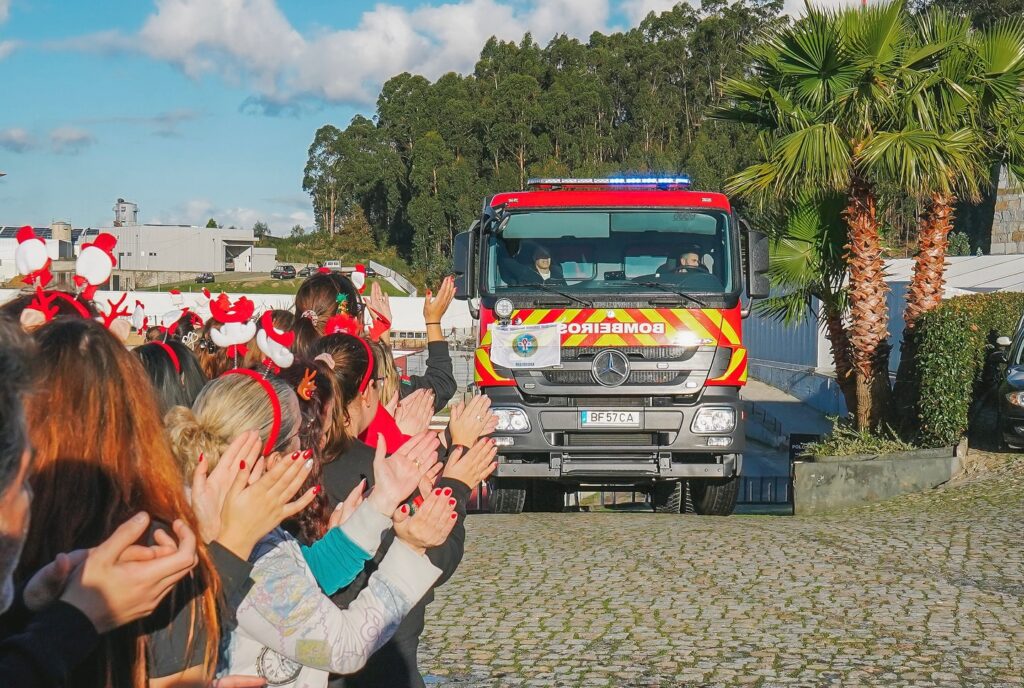 Laskasas Group offers a fire truck to the Rebordosa Volunteer Firefighters