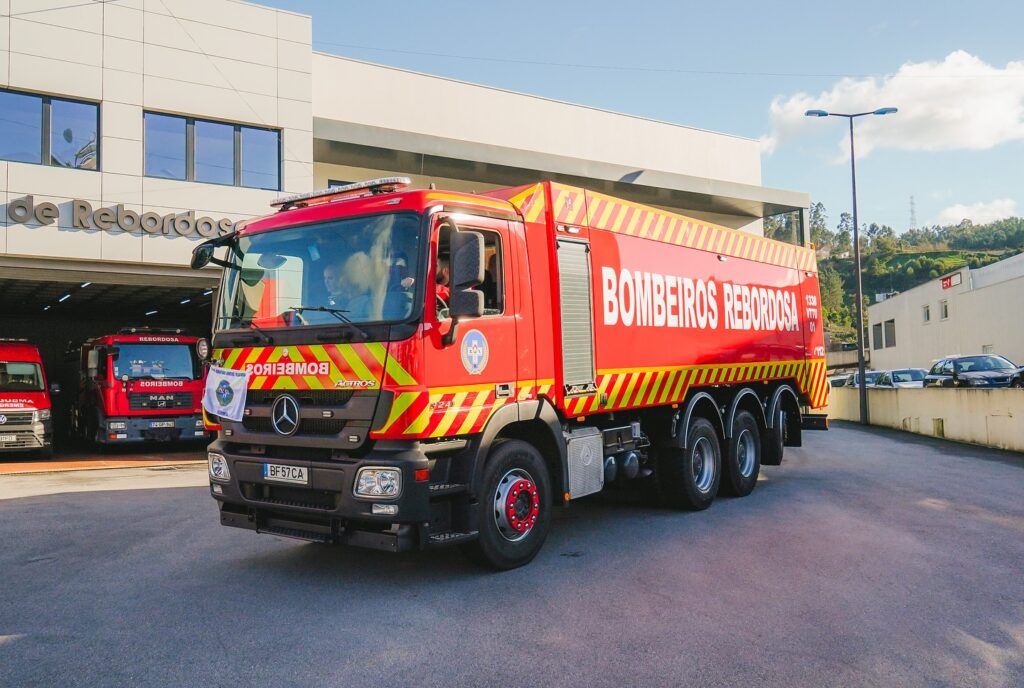 Laskasas Group offers a fire truck to the Rebordosa Volunteer Firefighters