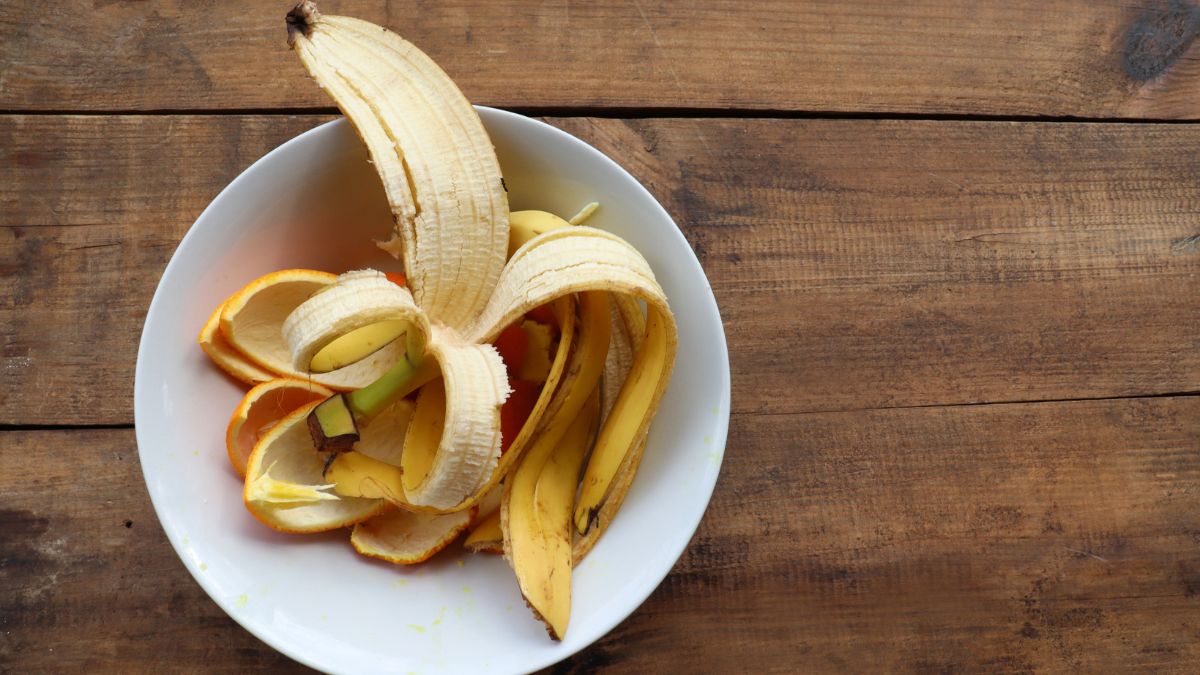 Makeup Banana peels in the freezer