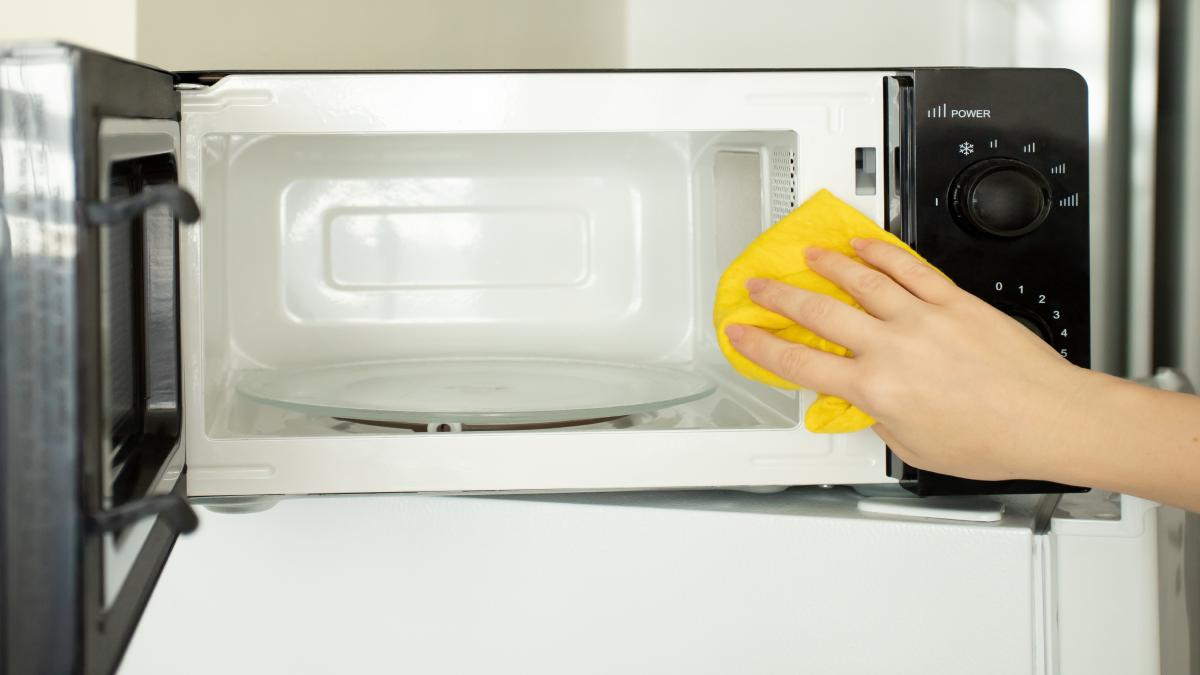 How to clean a new microwave