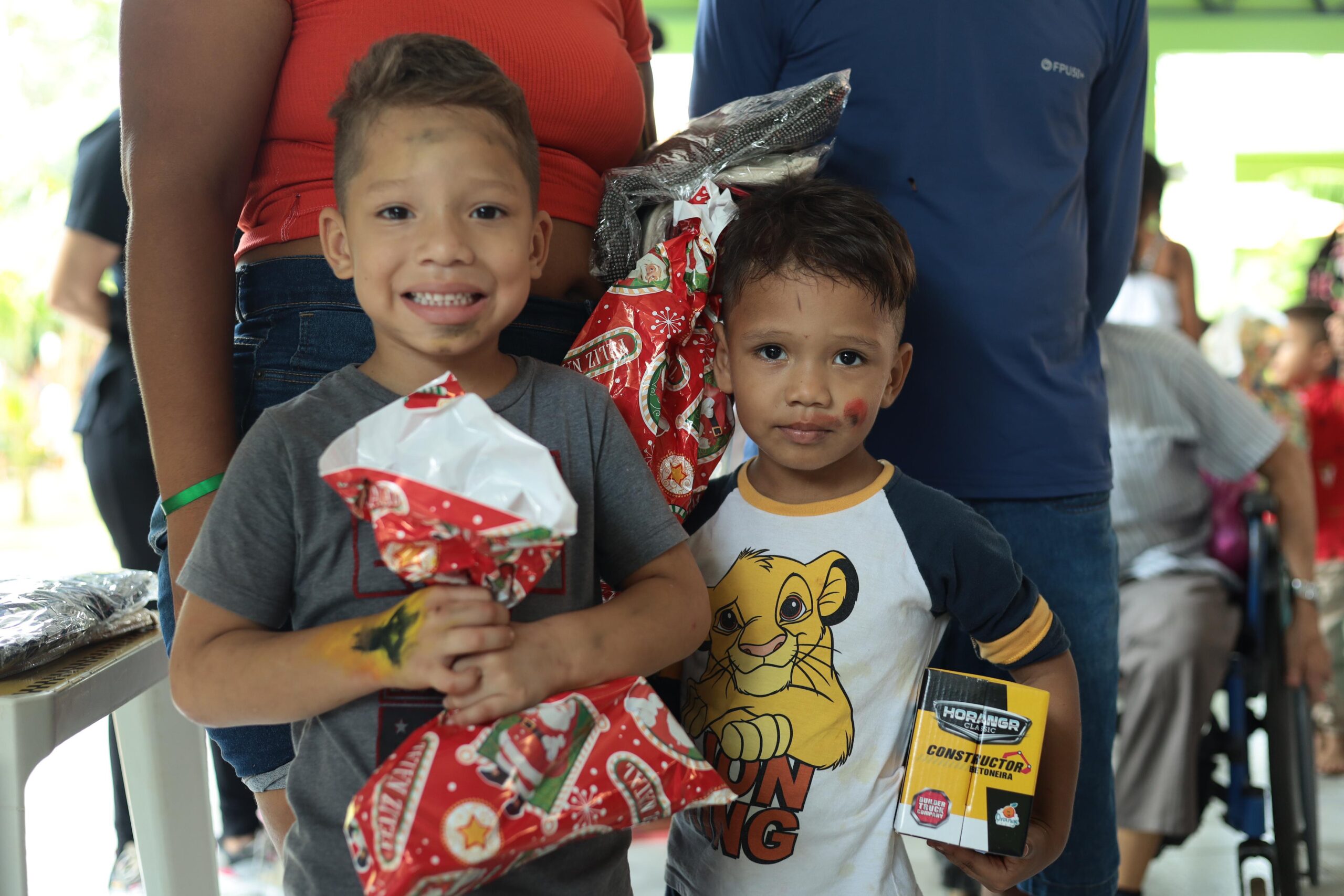 Videira na Comunidade serves around 800 people in Christmas solidarity action in Cidade do Povo