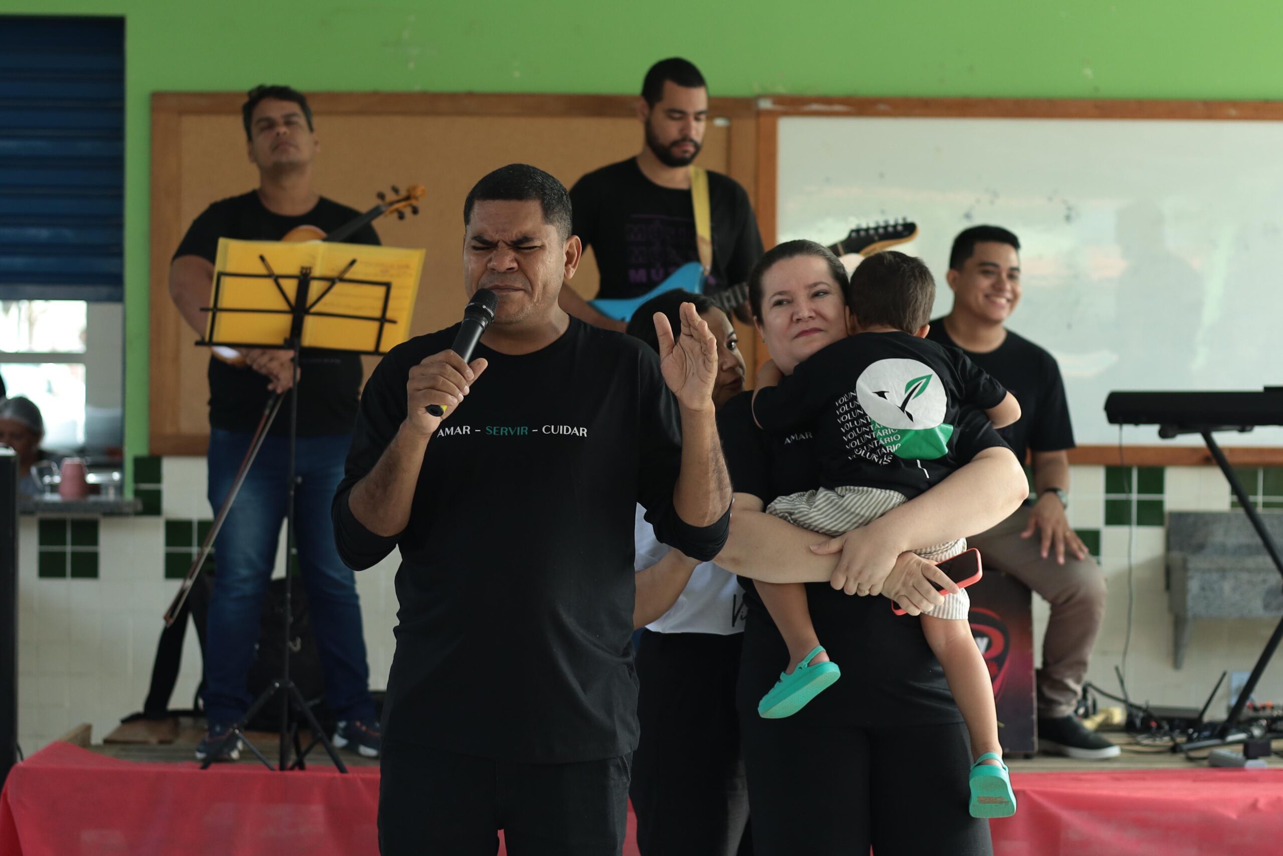 Videira na Comunidade serves around 800 people in Christmas solidarity action in Cidade do Povo