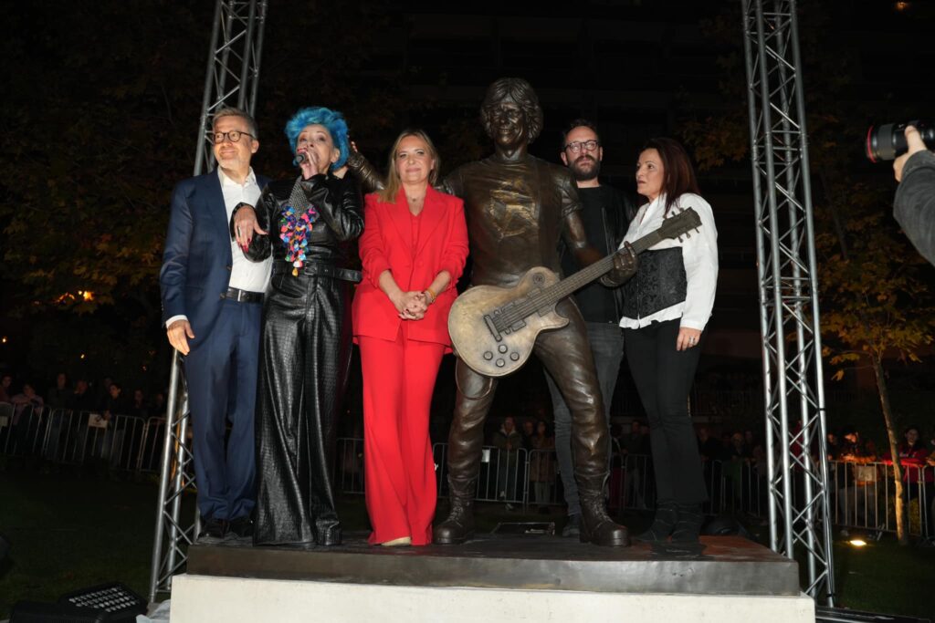 Zé Pedro dos Xutos & Pontapés is immortalized in Lisbon with a statue and garden in his honor