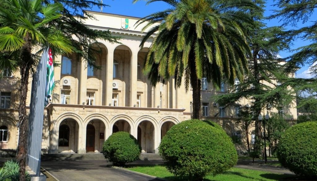 Γιατί φλέγεται η Γεωργία – Η Ρωσία και οι εκλογές της νοθείας