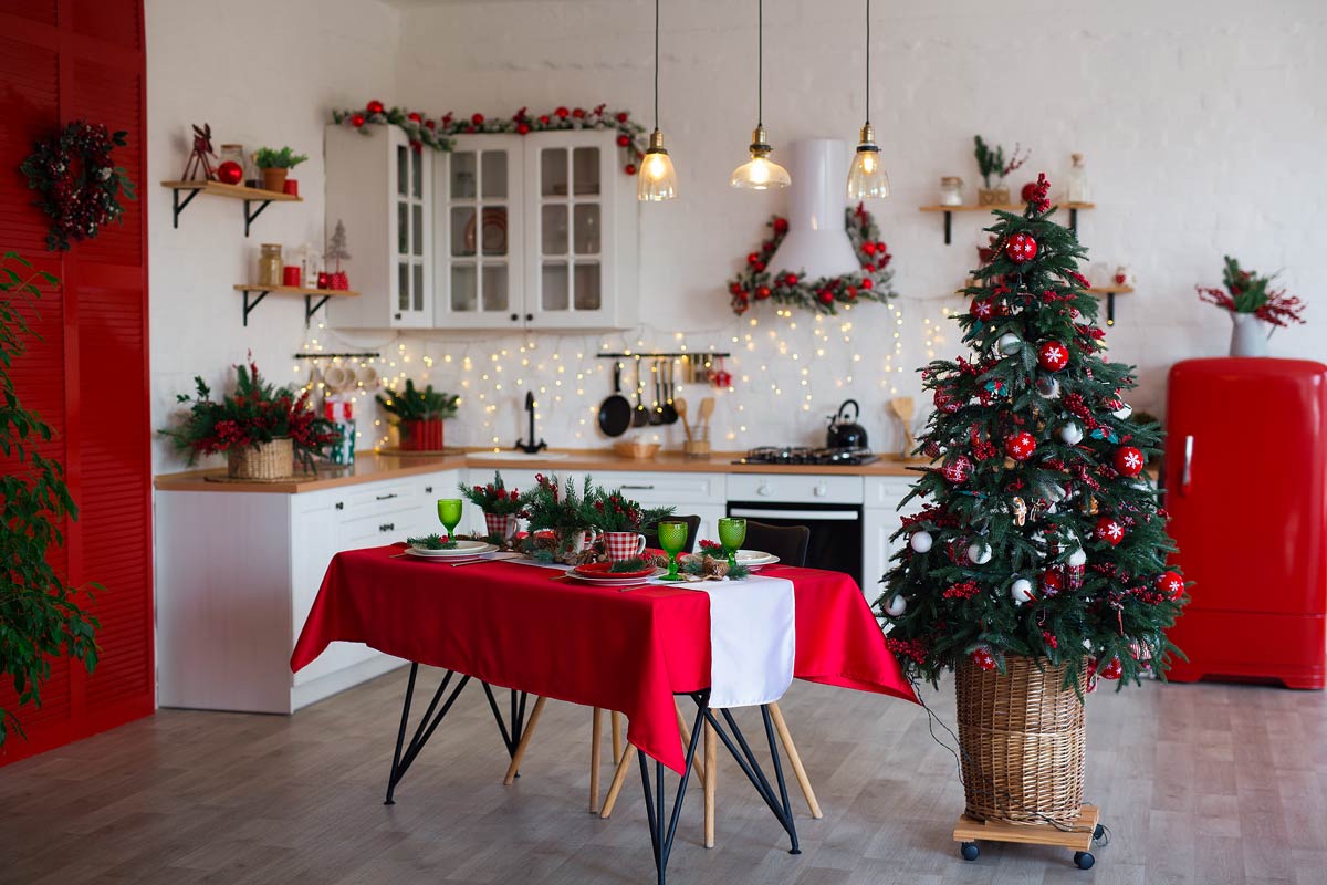 An original Christmas tree in the kitchen: the best ideas to amaze