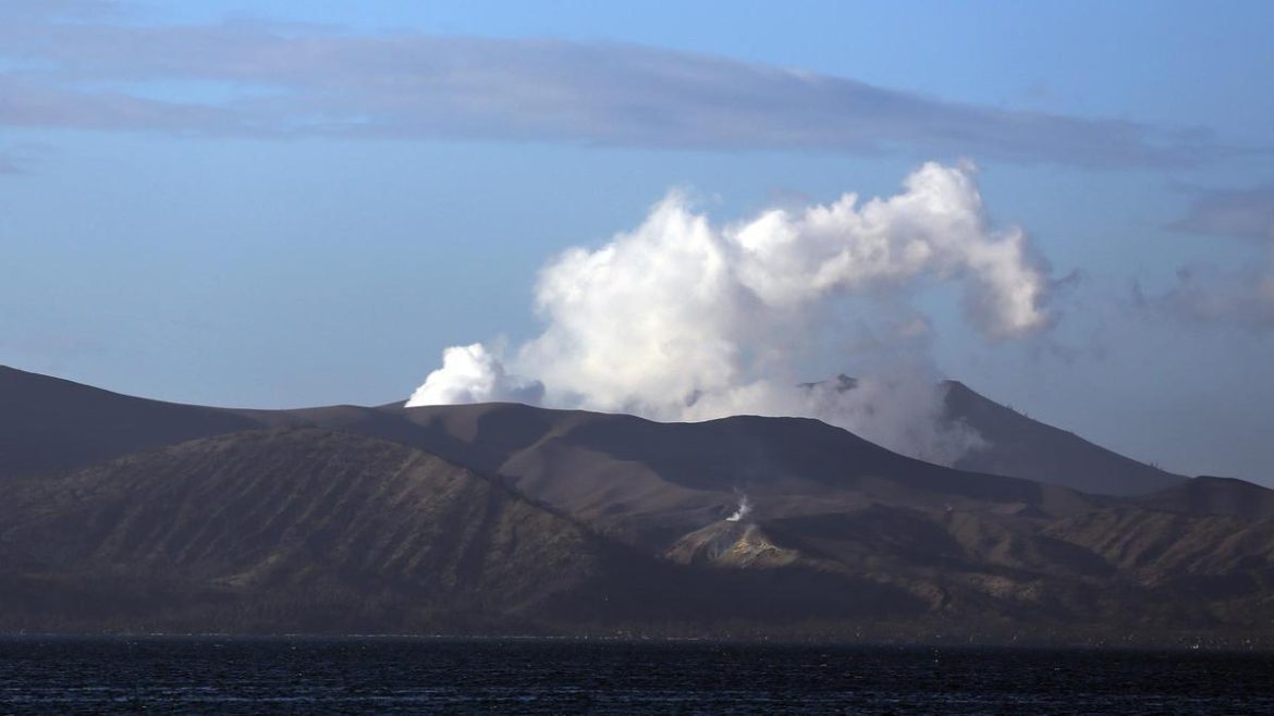 Taal volcano in the Philippines spews a 600meterhigh column of ash