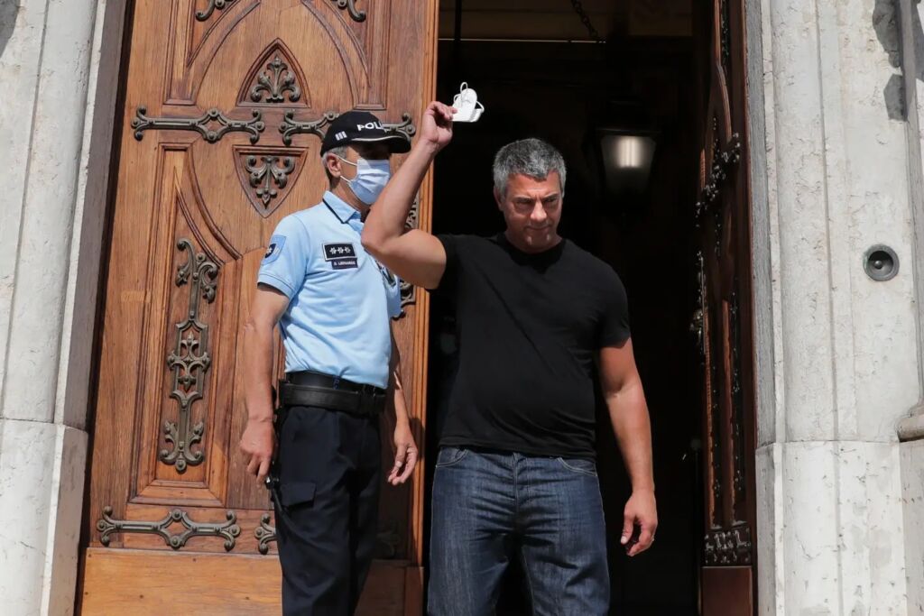 19 years later, José Pinto Coelho passes the baton. Fonseca e Castro is the new leader of Ergue-te