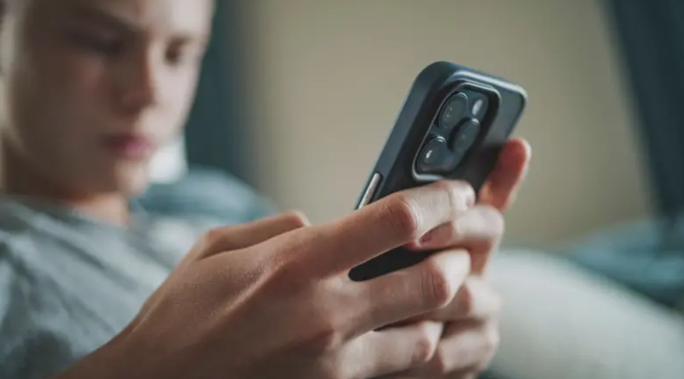 Chatbot advises 17-year-old to kill parents for limiting screen use
