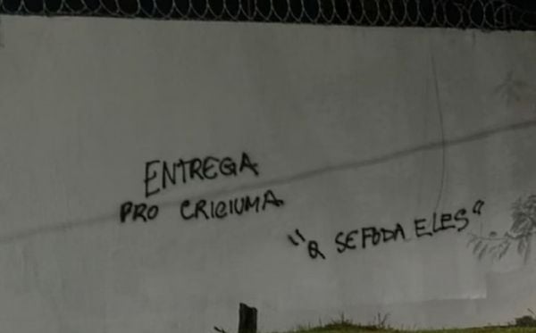 Flamengo's CT was spray-painted