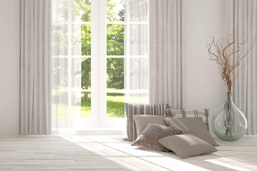 Recycle a demijohn to decorate your home.