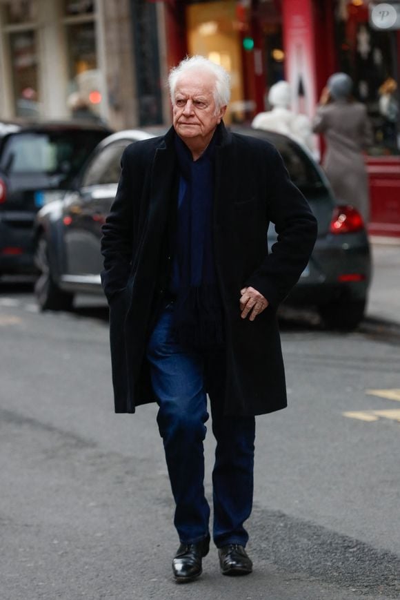 Last tribute to Niels Arestrup, André Dussollier present André Dussollier - Arrivals at the funeral of Niels Arestrup at the Saint-Roch Church in Paris. © Christophe Clovis / Bestimage