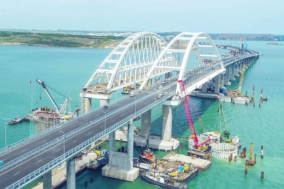 Russia lets its guard down (a lot) on the Crimean bridge