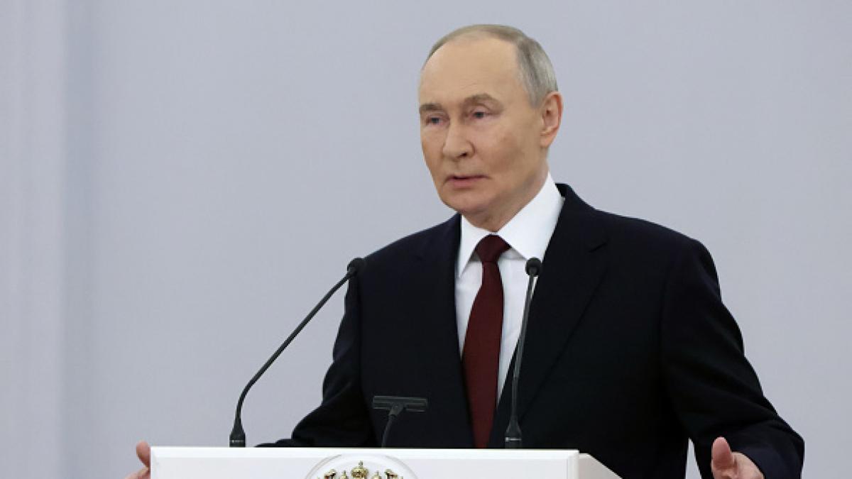 A Tsar-style portrait of Putin warns the West