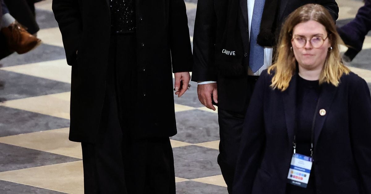 Julie Gayet very solemn, she copied the look detail of another very famous first lady