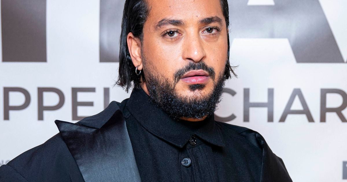 Slimane photographed with a well-known singer, delighted to be by his side, for “a magical evening”