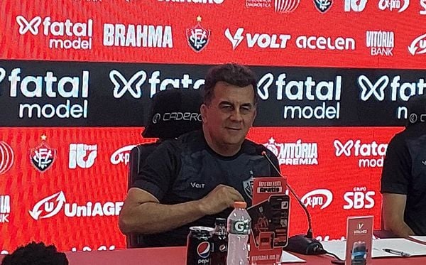 Fábio Mota, president of Vitória, in a press conference