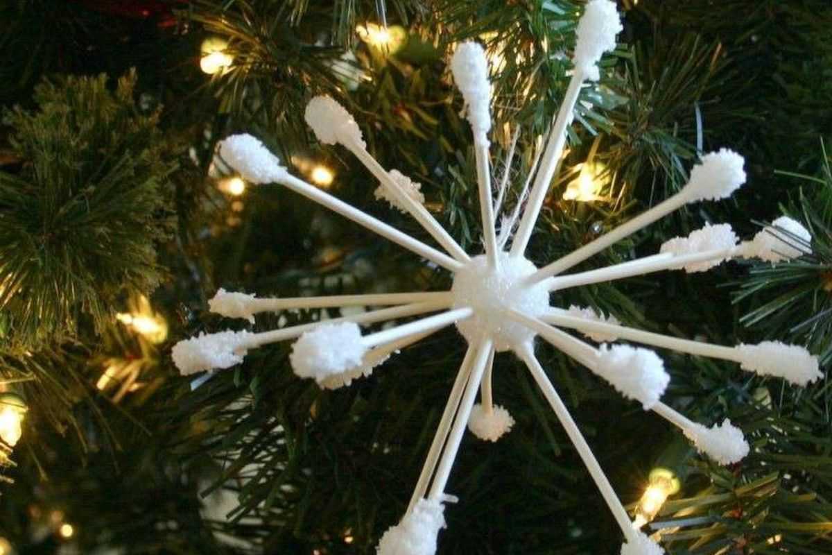 Make snowflakes with cotton buds