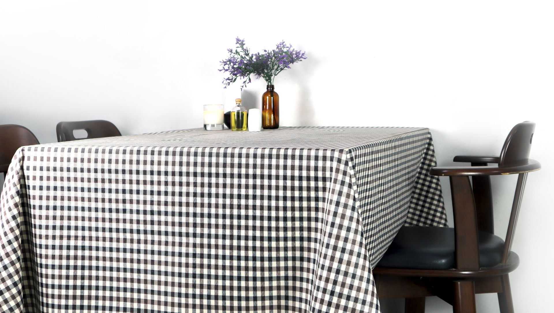 I rub it on the tablecloth after washing and there are no stains. It creates a protective layer on the tablecloth and even red borscht is not absorbed. Homemade fabric preservative