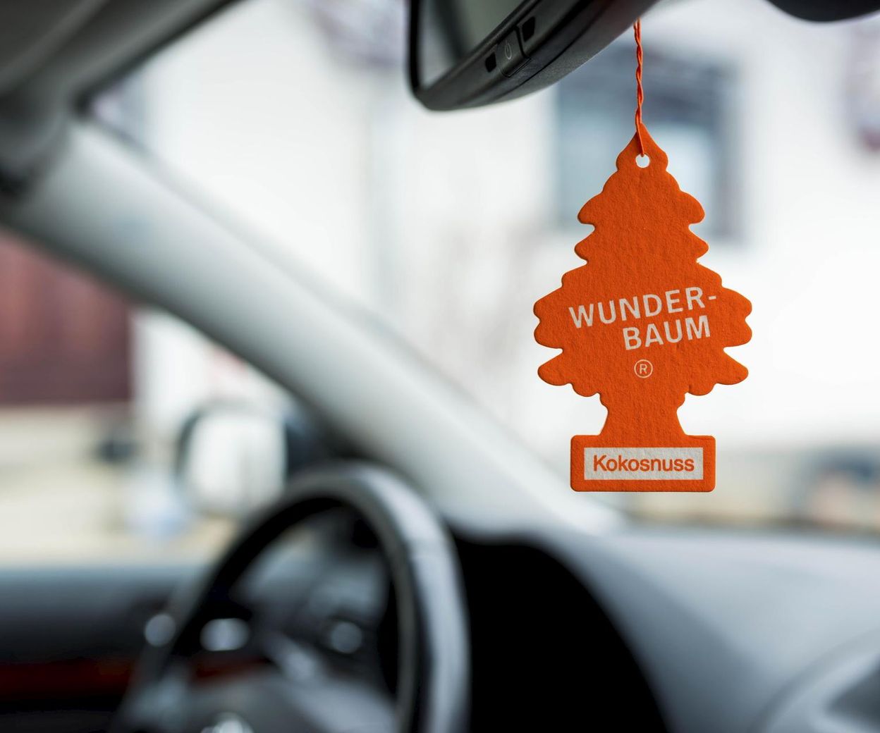 I pour a few drops and hang it, and there is a beautiful scent in the car for many days. Homemade car air freshener that works better than purchased ones