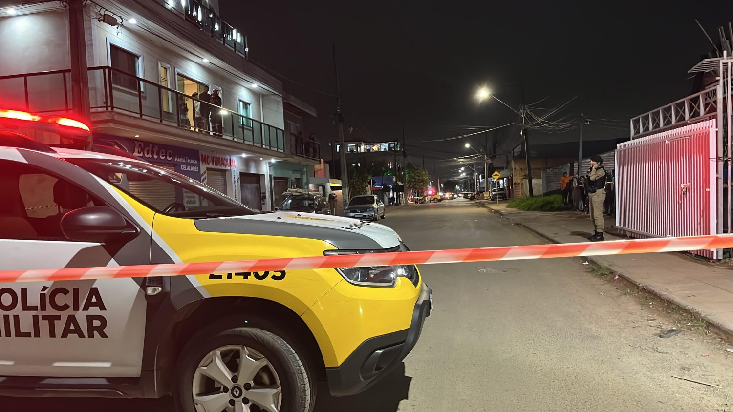 Three men are shot while leaving the market in Greater Curitiba