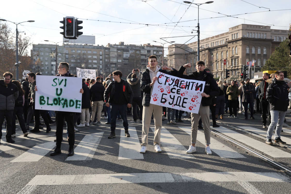 Άγριο ξύλο στη σερβική βουλή για το δυστύχημα στο Νόβι Σαντ