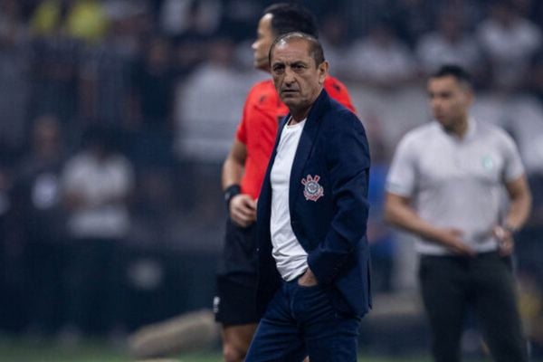 Technician Ramón Díaz