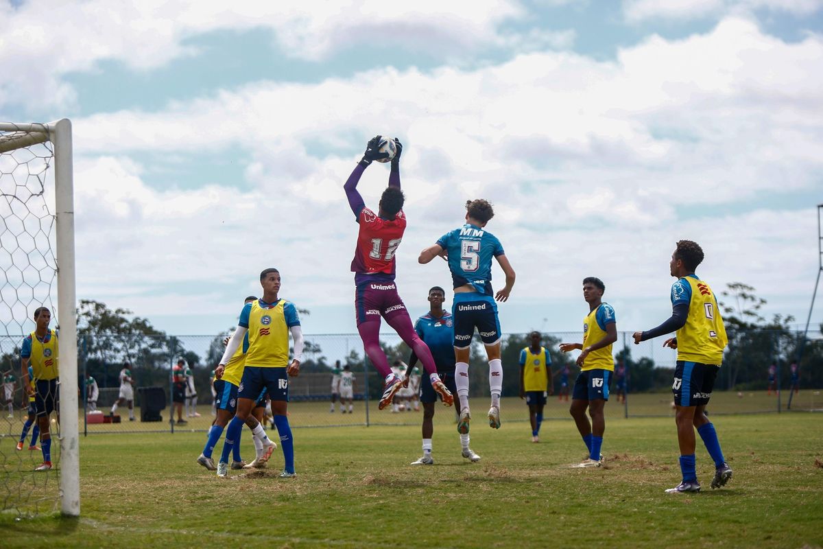 Bahia's base teams played a friendly at CT Evaristo de Macedo