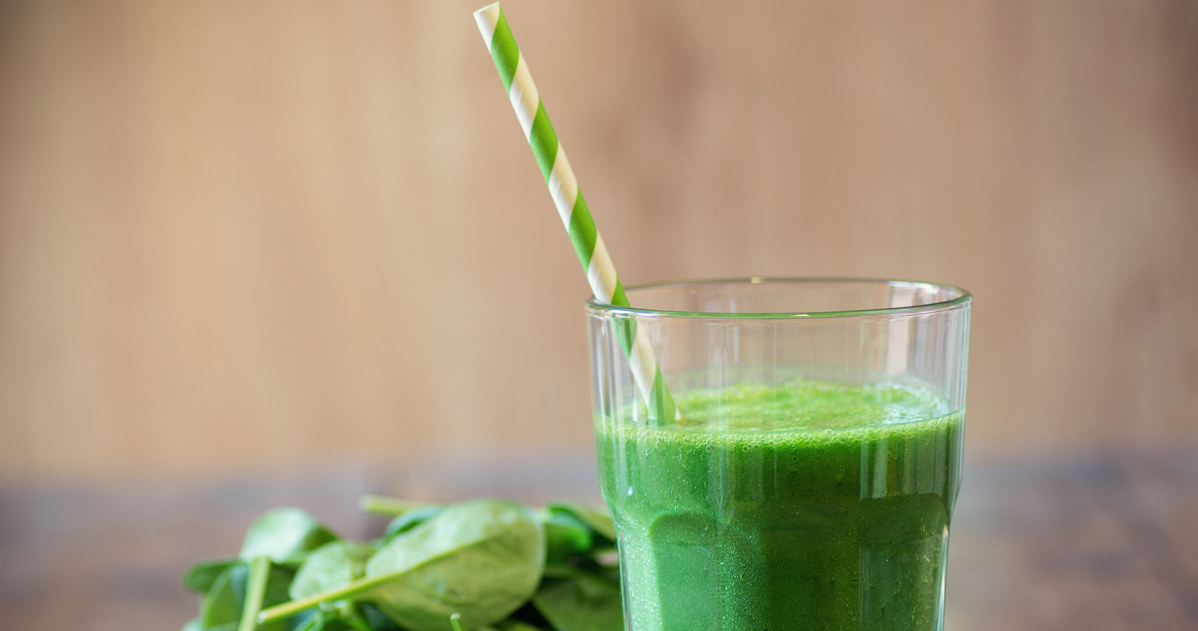 Spinach is a common ingredient in smoothie and cocktails. This is a simple way to include it in your daily menu. /123RF/PICSEL