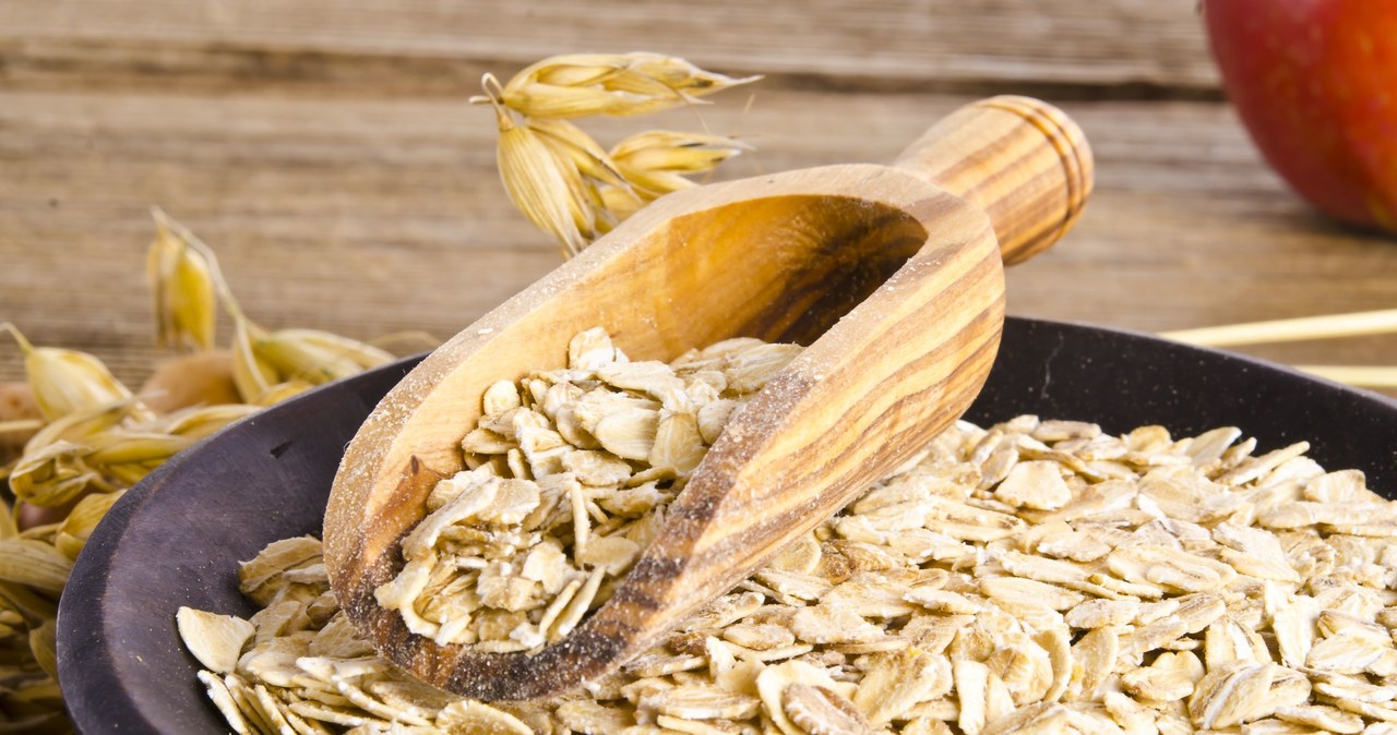 You can eat oatmeal not only for breakfast. You can use them to make a healthy and crispy breading for pork chops. /123RF/PICSEL