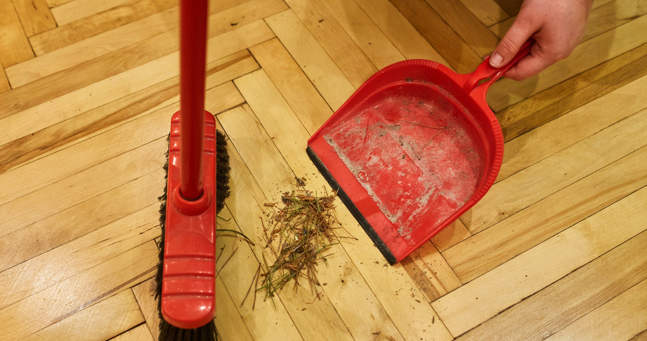 According to many superstitions, needles on the floor portend bad luck. On January 6, it's better to clean them up. /123RF/PICSEL