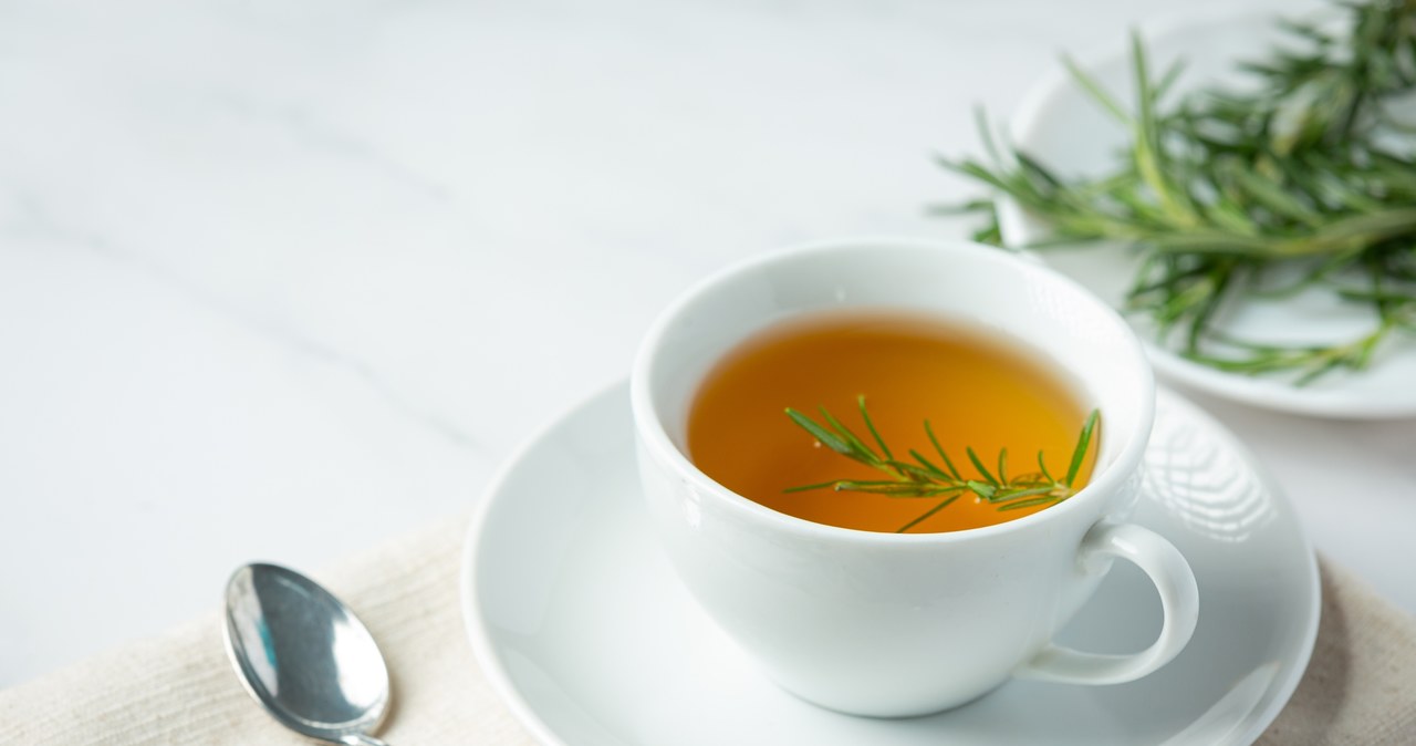 Rosemary infusion has many health benefits. It stimulates and influences digestive processes. /pexels.com