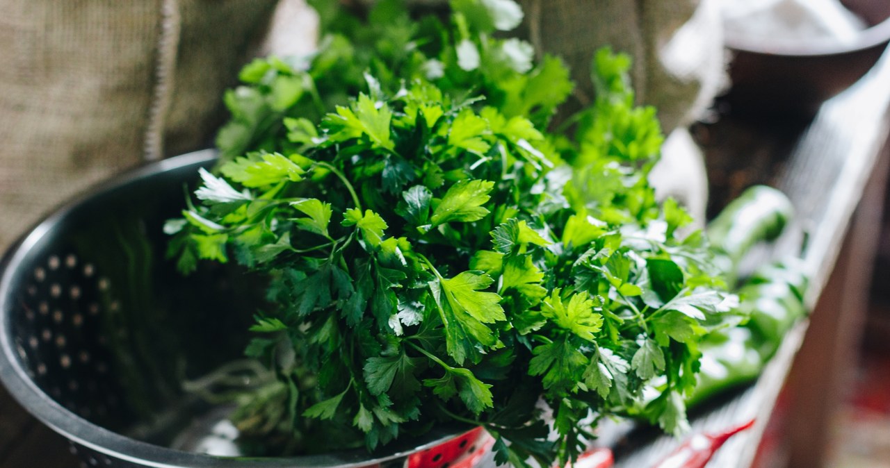 Parsley is a rich source of vitamin C